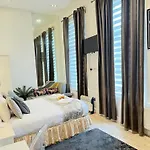 Monroe - Entire Studio In Central London - Prime Location