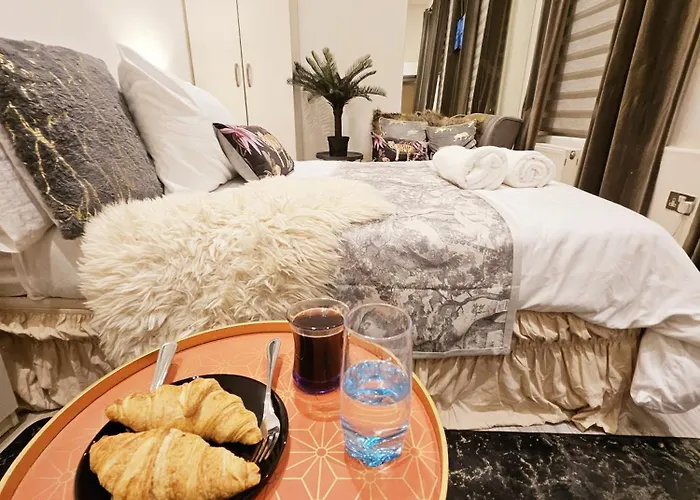Monroe - Entire Studio In Central London - Prime Location